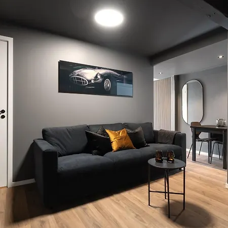 Apartment King Bed - Free Parking - Renovated June 2025 *