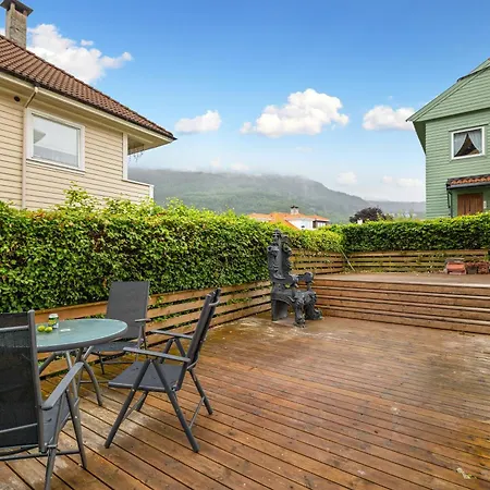 King Bed - Free Parking - Renovated June 2025 Lejlighed Bergen