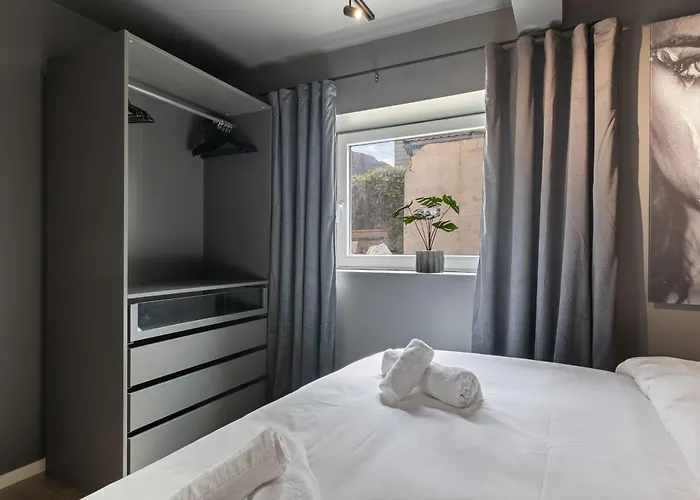 King Bed - Free Parking - Renovated June 2025 公寓 卑爾根