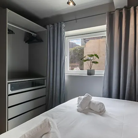 King Bed - Free Parking - Renovated June 2025 شقة برغن